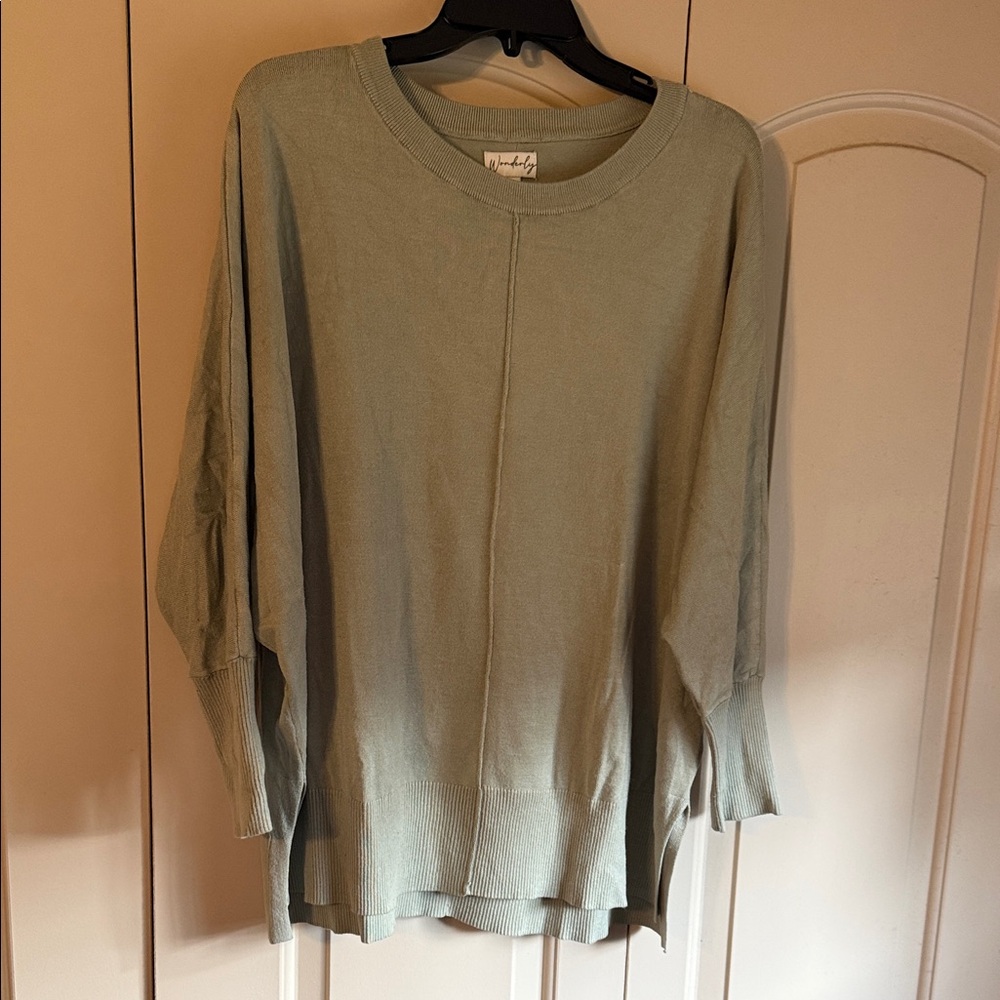 Wonderly Light Green Women's Sweatshirt